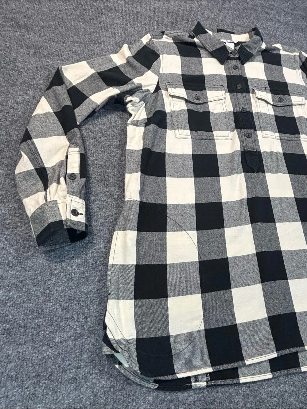 Duluth Trading Co Women L Flannel Shirt Shacket Plaid Black White Pockets Tunic